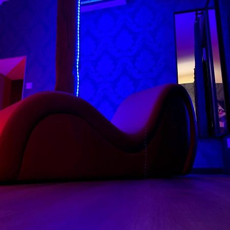 Love Room Avec Jacuzzi Prive Bonnetable Luaran gambar