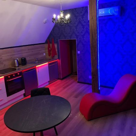 Love Room Avec Jacuzzi Prive Bonnetable Luaran gambar