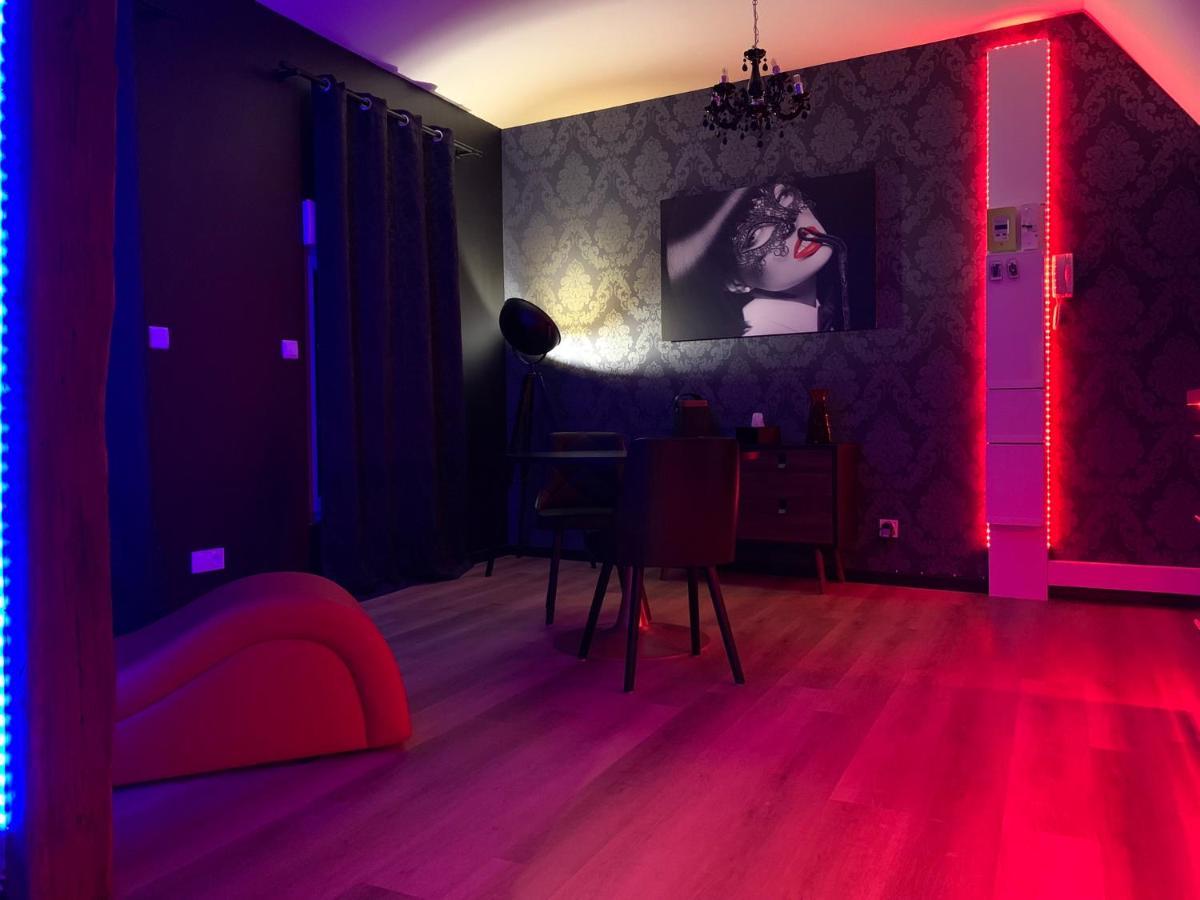 Love Room Avec Jacuzzi Prive Bonnetable Luaran gambar