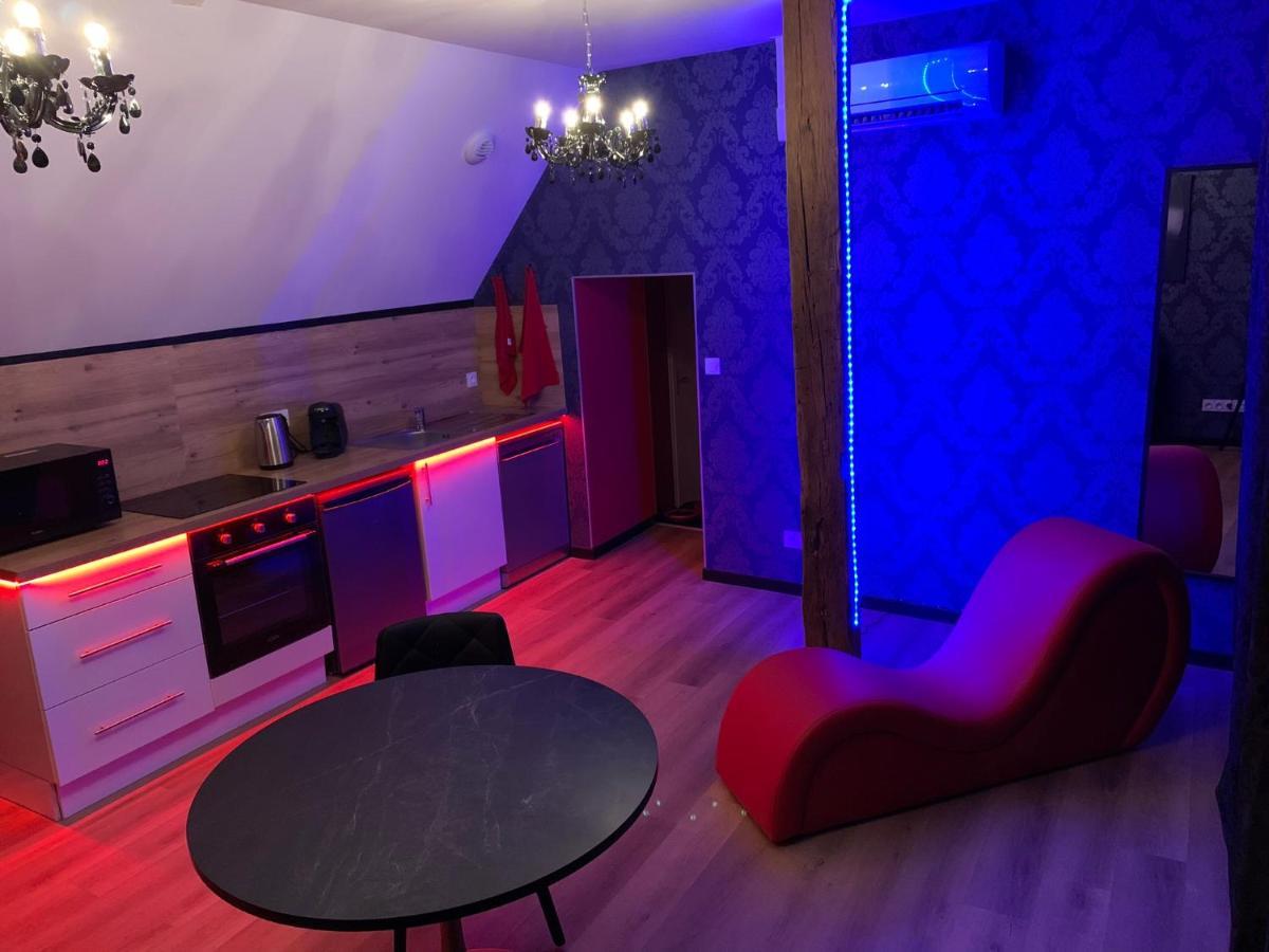 Love Room Avec Jacuzzi Prive Bonnetable Luaran gambar