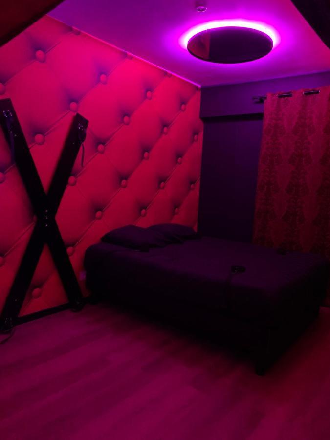 Love Room Avec Jacuzzi Prive Bonnetable Luaran gambar